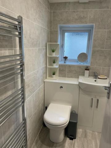 2 Bedroom Serviced Apartment Londra Esterno foto