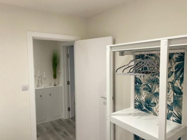 2 Bedroom Serviced Apartment Londra Esterno foto